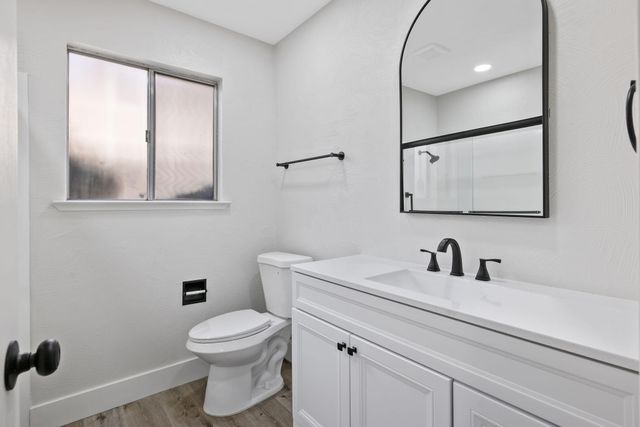 1010 W Seeger, Visalia, CA 93277