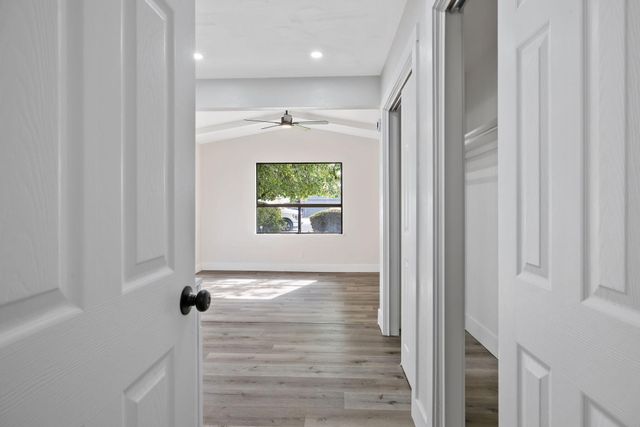 1010 W Seeger, Visalia, CA 93277