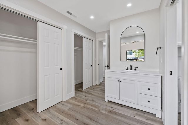 1010 W Seeger, Visalia, CA 93277