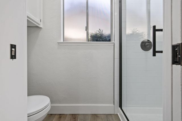 1010 W Seeger, Visalia, CA 93277