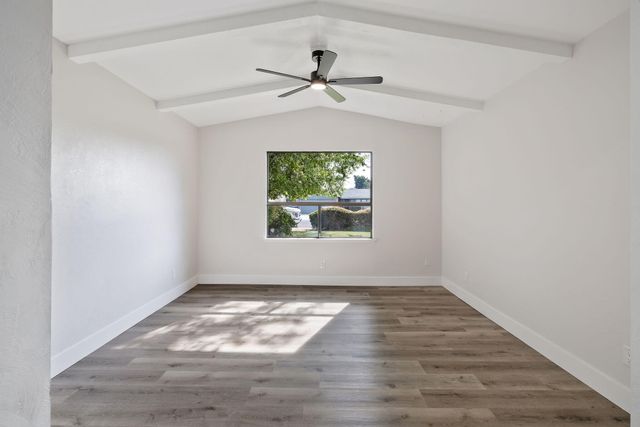 1010 W Seeger, Visalia, CA 93277