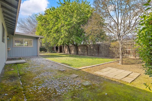 1010 W Seeger, Visalia, CA 93277