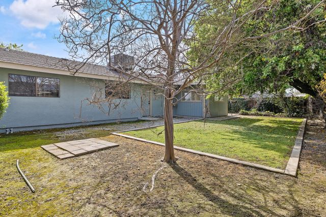 1010 W Seeger, Visalia, CA 93277