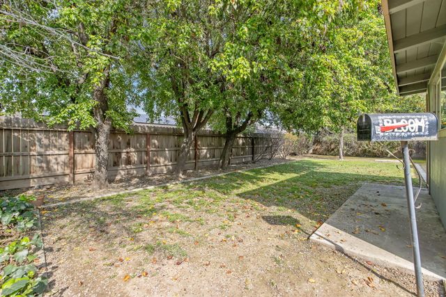 1010 W Seeger, Visalia, CA 93277