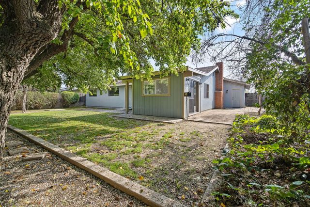 1010 W Seeger, Visalia, CA 93277