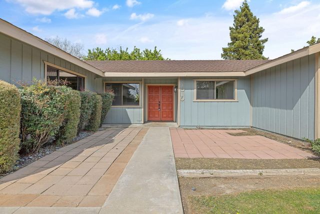 1010 W Seeger, Visalia, CA 93277