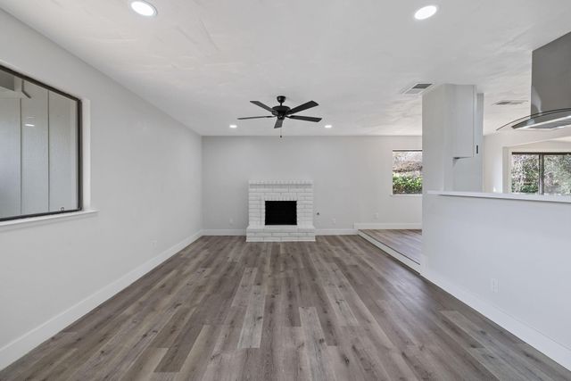 1010 W Seeger, Visalia, CA 93277