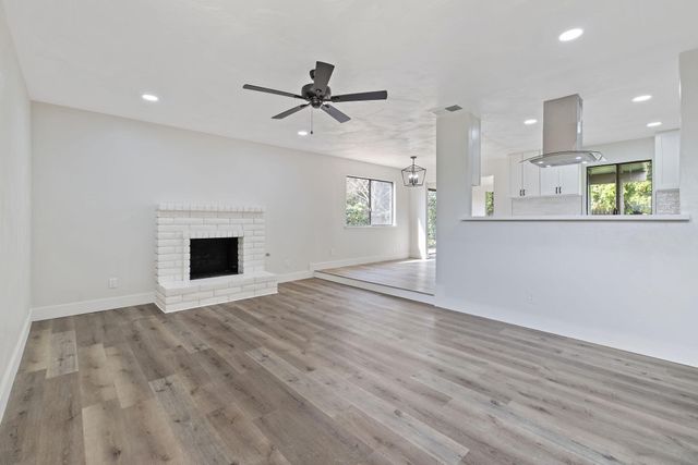 1010 W Seeger, Visalia, CA 93277