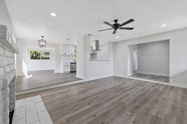 1010 W Seeger, Visalia, CA 93277