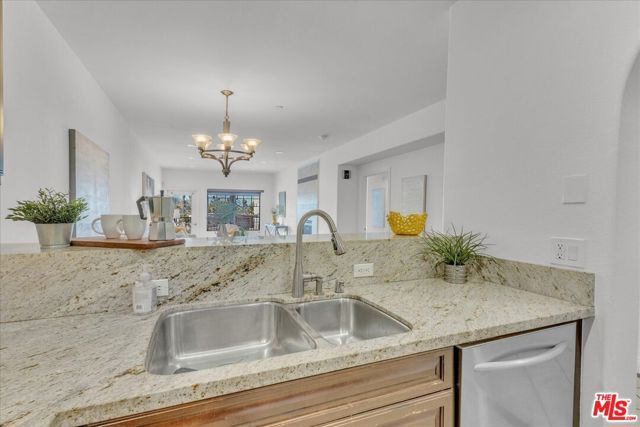 4805 Bellflower Avenue 203, North Hollywood (los Angeles), CA 91601