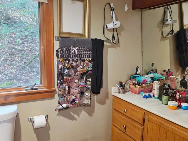 389 Dothan Road, Hartford, VT 05001