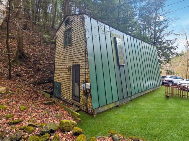 389 Dothan Road, Hartford, VT 05001
