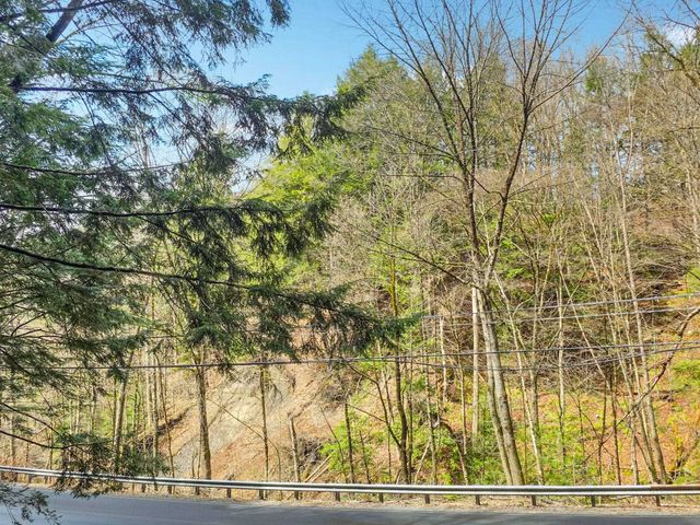 389 Dothan Road, Hartford, VT 05001
