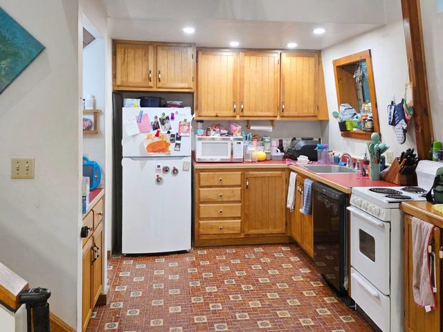 389 Dothan Road, Hartford, VT 05001
