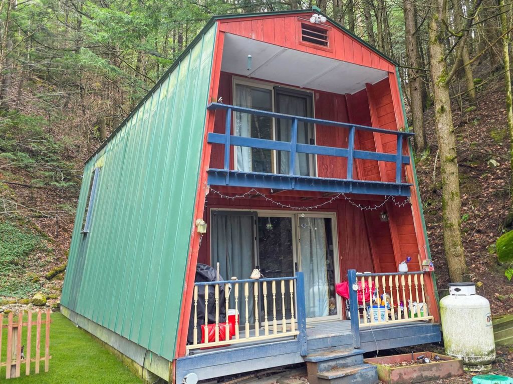 389 Dothan Road, Hartford, VT 05001