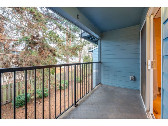 2330 Se BROOKWOOD Ave 206, Hillsboro, OR 97123