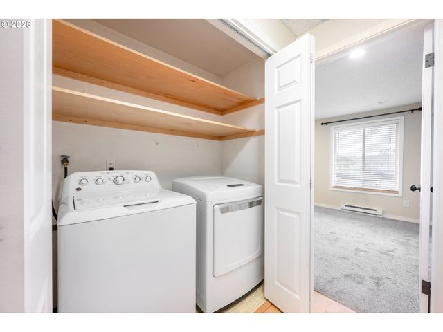 2330 Se BROOKWOOD Ave 206, Hillsboro, OR 97123