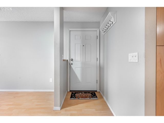 2330 Se BROOKWOOD Ave 206, Hillsboro, OR 97123