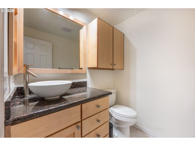 2330 Se BROOKWOOD Ave 206, Hillsboro, OR 97123