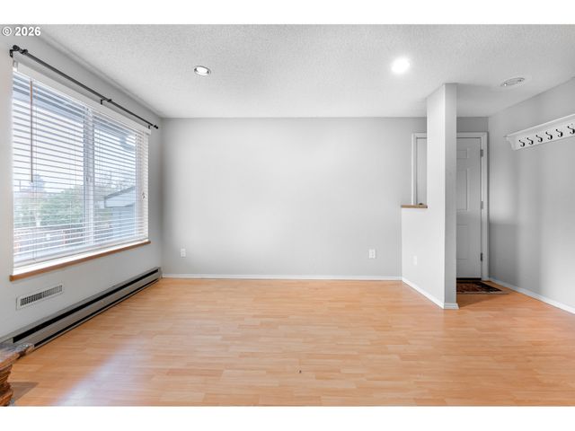 2330 Se BROOKWOOD Ave 206, Hillsboro, OR 97123