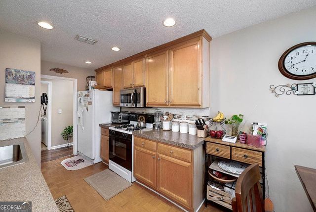 127 Laurel Springs Drive, Mcdonough, GA 30253