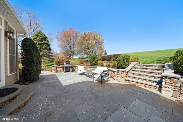 5 TRAYLOR DR, West Chester, PA 19382