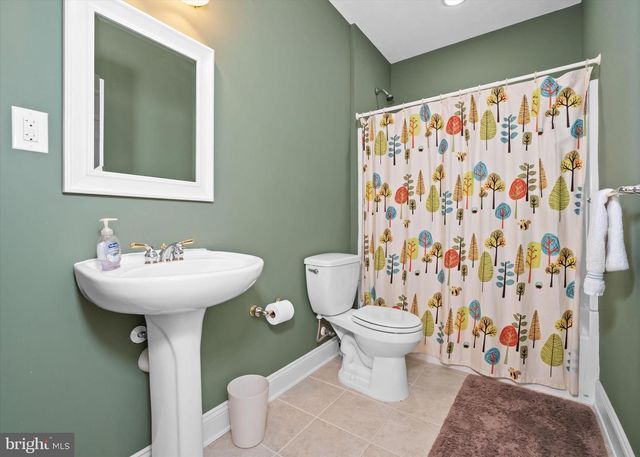 5 TRAYLOR DR, West Chester, PA 19382