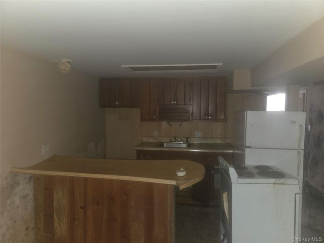 218 Park Avenue, Hicksville, NY 11801