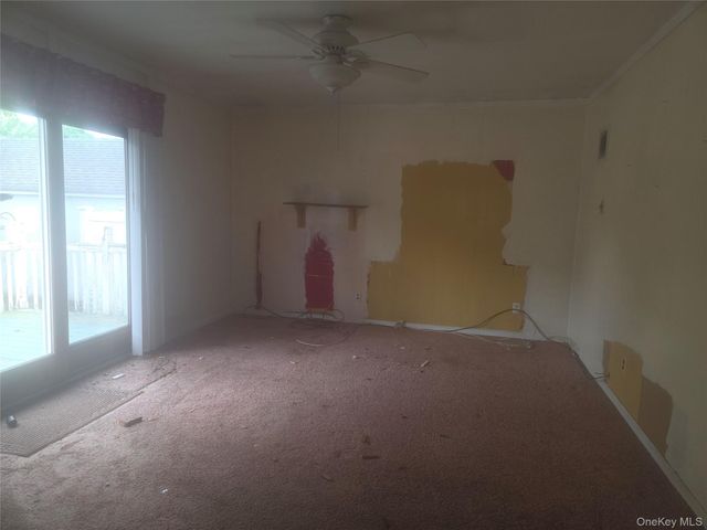 218 Park Avenue, Hicksville, NY 11801