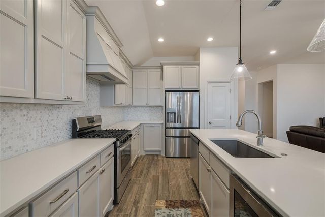 204 Ivory Drive, Yukon, OK 73099