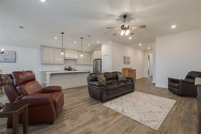 204 Ivory Drive, Yukon, OK 73099