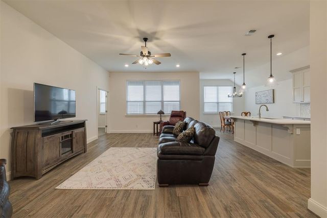 204 Ivory Drive, Yukon, OK 73099