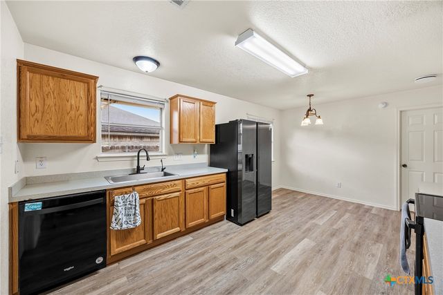 1227 E Avenue H, Nolanville, TX 76559