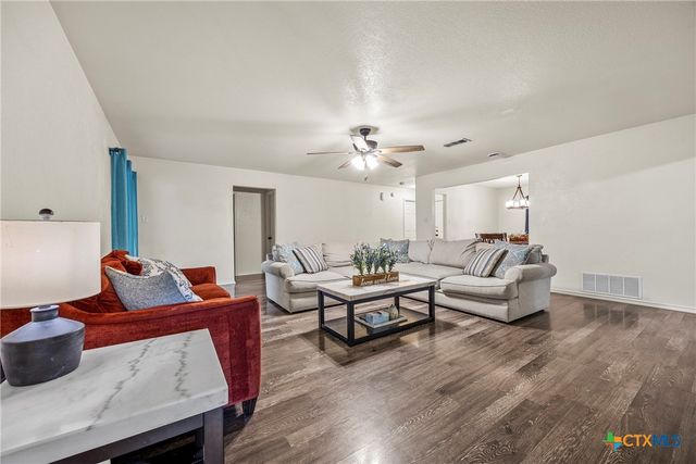 1227 E Avenue H, Nolanville, TX 76559