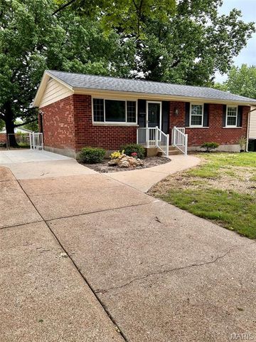 7374 Tannoia Drive, Hazelwood, MO 63042