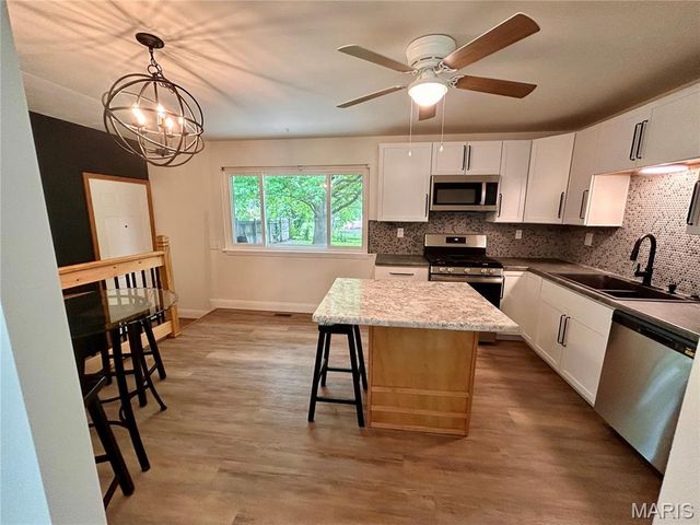 7374 Tannoia Drive, Hazelwood, MO 63042
