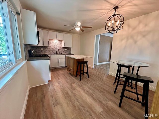 7374 Tannoia Drive, Hazelwood, MO 63042