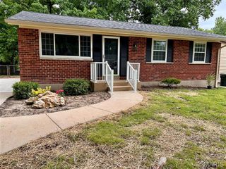7374 Tannoia Drive, Hazelwood, MO 63042