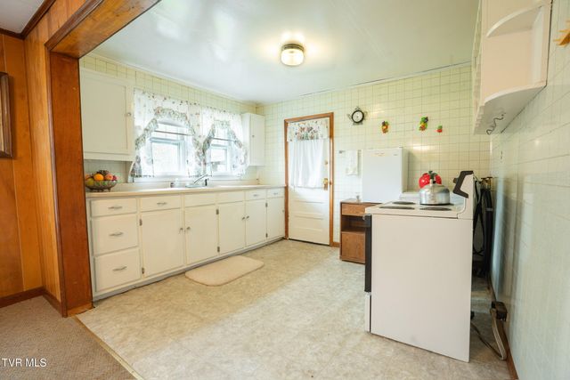 427 Cove Creek Road, Roan Mountain, TN 37687