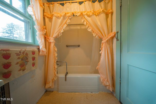 427 Cove Creek Road, Roan Mountain, TN 37687