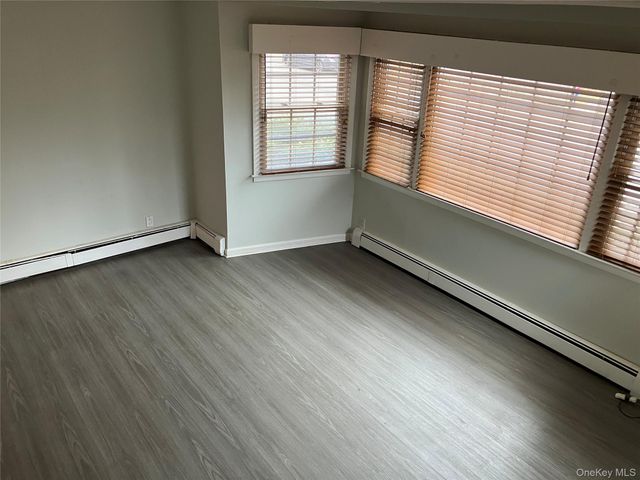 18 Park Avenue, Glen Cove, NY 11542