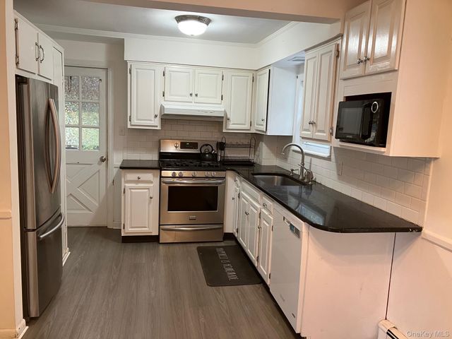 18 Park Avenue, Glen Cove, NY 11542