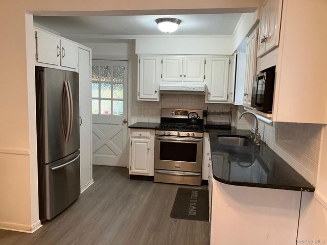 18 Park Avenue, Glen Cove, NY 11542