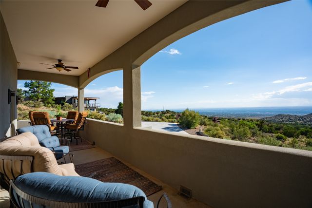 22 Tierra Monte NE, Albuquerque, NM 87122