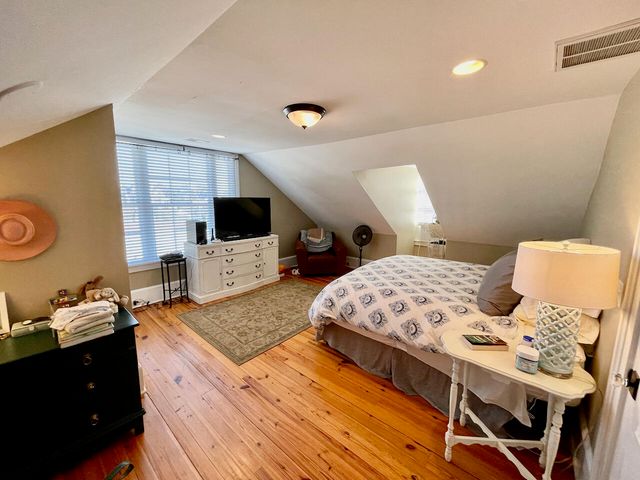 192 Wentworth Street B, Charleston, SC 29401