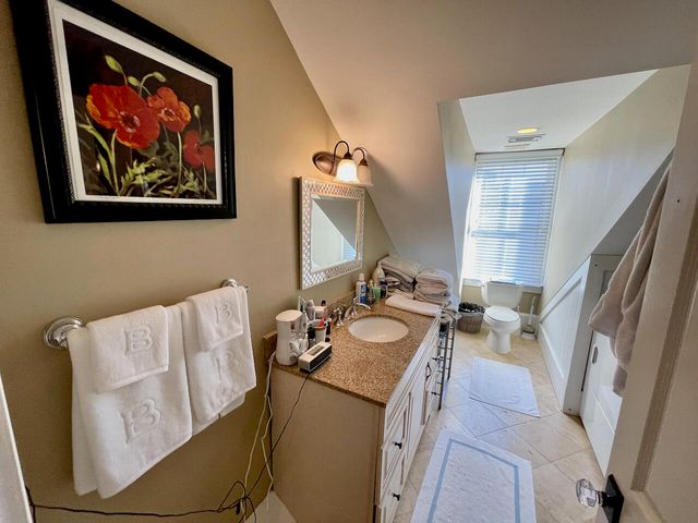 192 Wentworth Street B, Charleston, SC 29401