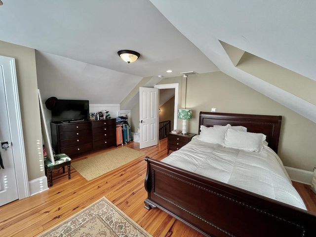 192 Wentworth Street B, Charleston, SC 29401