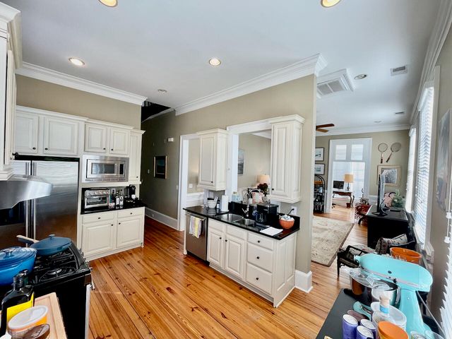 192 Wentworth Street B, Charleston, SC 29401