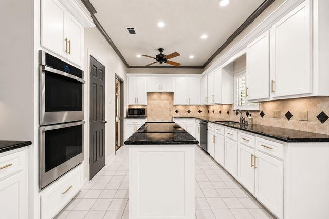 1723 Hidden Villas Drive, Kingwood, TX 77339