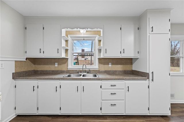 2409 N 155th Street, Basehor, KS 66007